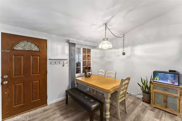 Newhall, CA 91321,19226 Avenue Of The Oaks #J