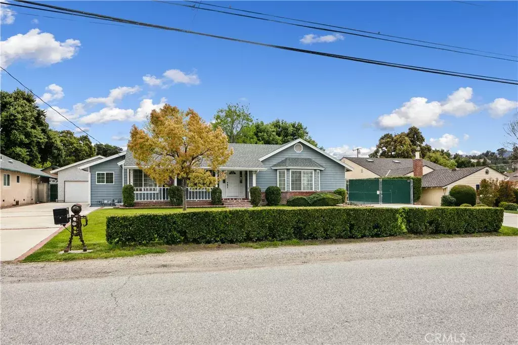 Newhall, CA 91321,23314 8th Street