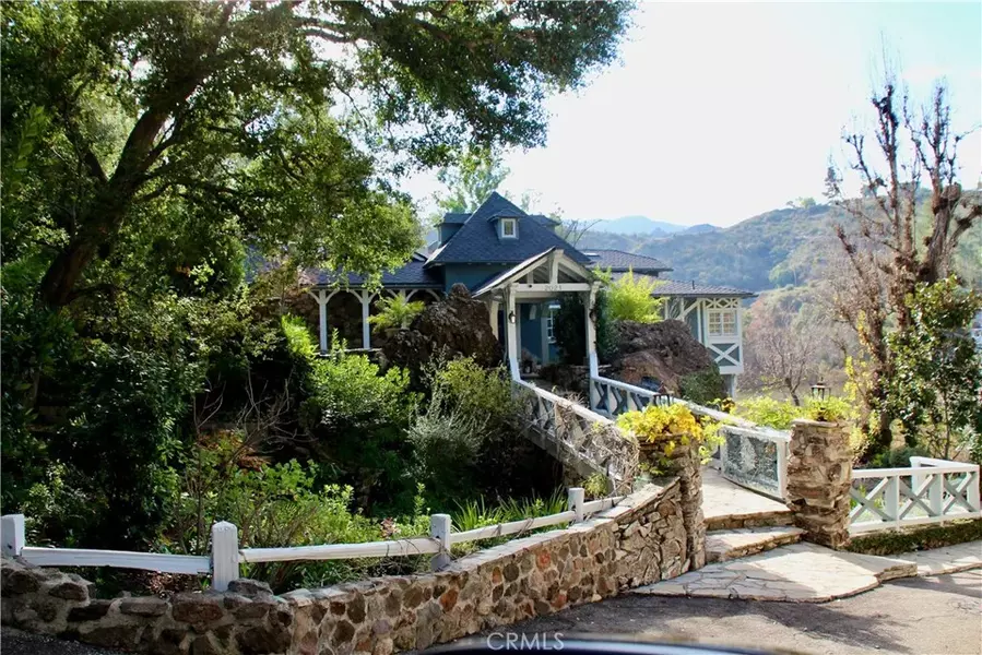 2021 E Lakeshore Drive, Agoura Hills, CA 91301