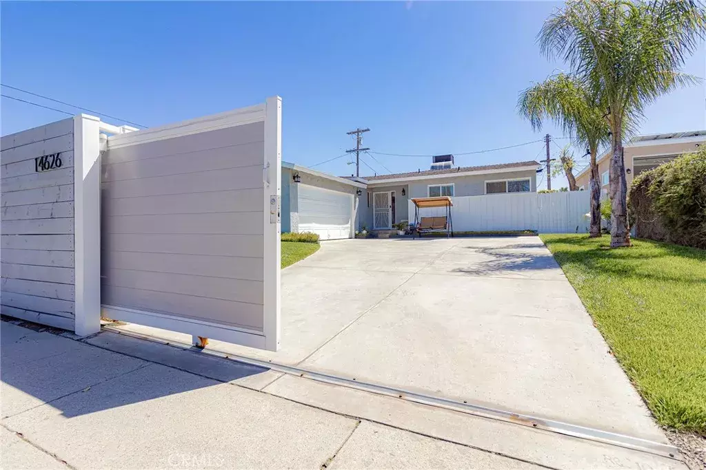 Panorama City, CA 91402,14626 Van Nuys Pl.