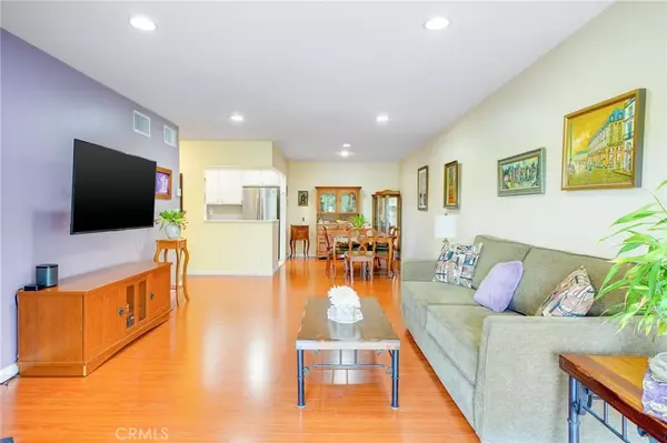 Valley Village, CA 91607,12720 Burbank Blvd #322