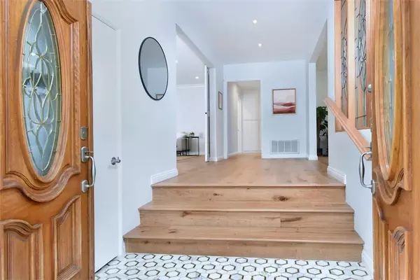 Toluca Lake, CA 91602,10620 Landale Street #1