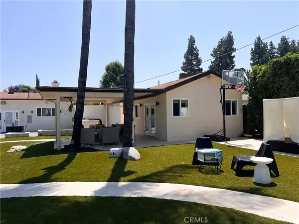Tarzana, CA 91356,5835 Topeka Drive
