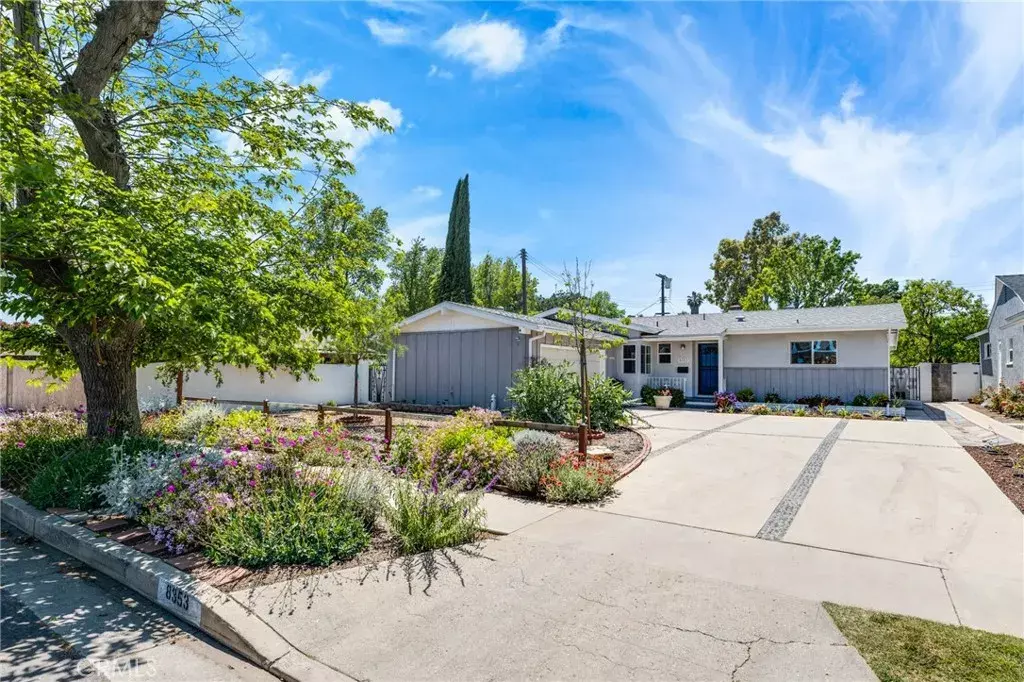 Northridge, CA 91325,8353 Chimineas Avenue