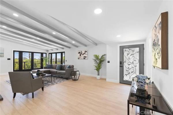 Tarzana, CA 91356,4925 Topeka Drive