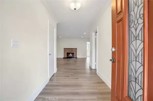 Northridge, CA 91325,9640 Encino Avenue