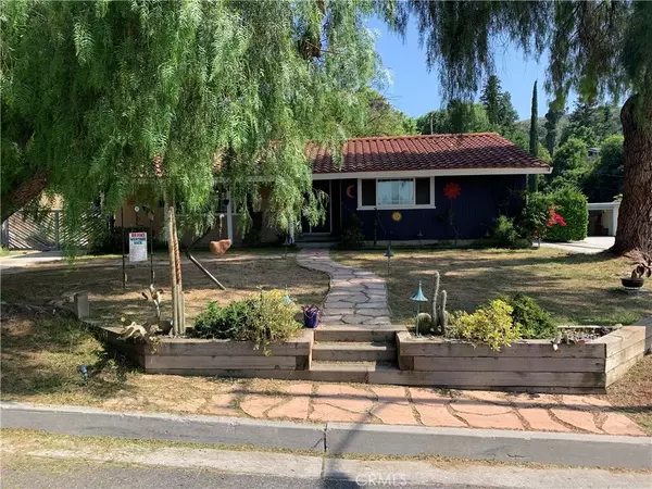 23506 Neargate Drive, Newhall, CA 91321