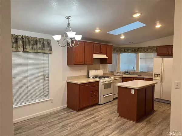 Northridge, CA 91324,32 Canterbury