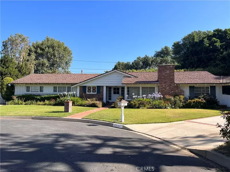 17037 Chase Street, Sherwood Forest, CA 91325