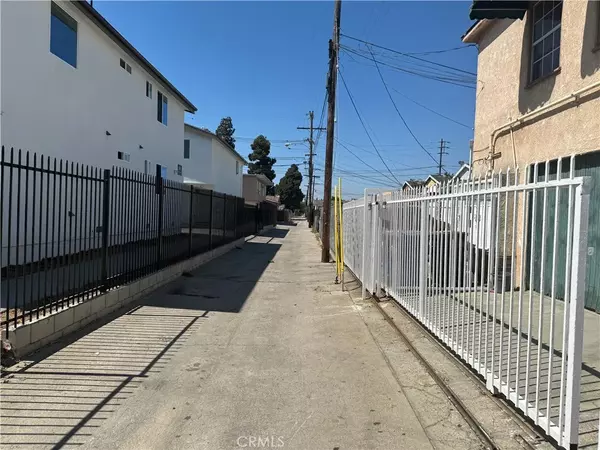 Los Angeles, CA 90044,7819 S Hoover Street