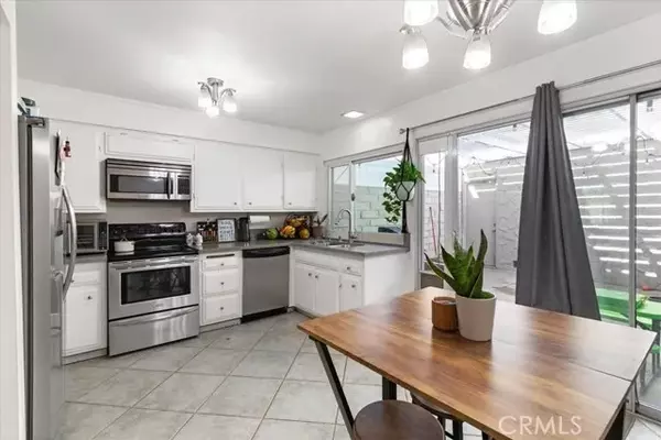 Newhall, CA 91321,24211 La Glorita Circle #125