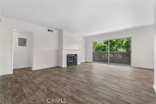 Toluca Lake, CA 91602,10707 Camarillo Street #105