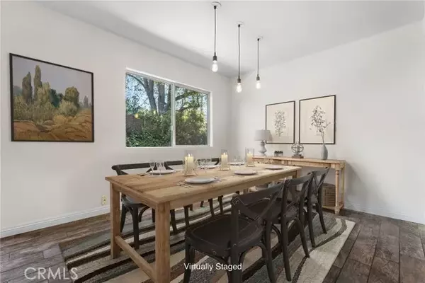 Toluca Lake, CA 91602,10707 Camarillo Street #105