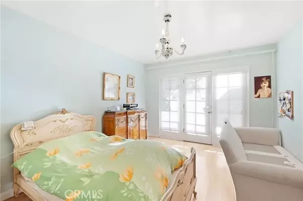 Brentwood, CA 90049,319 S Kenter Avenue