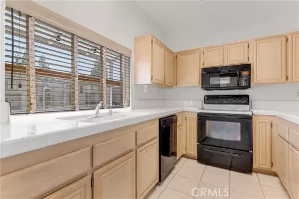 Oak Park, CA 91377,5799 Freebird Lane #103