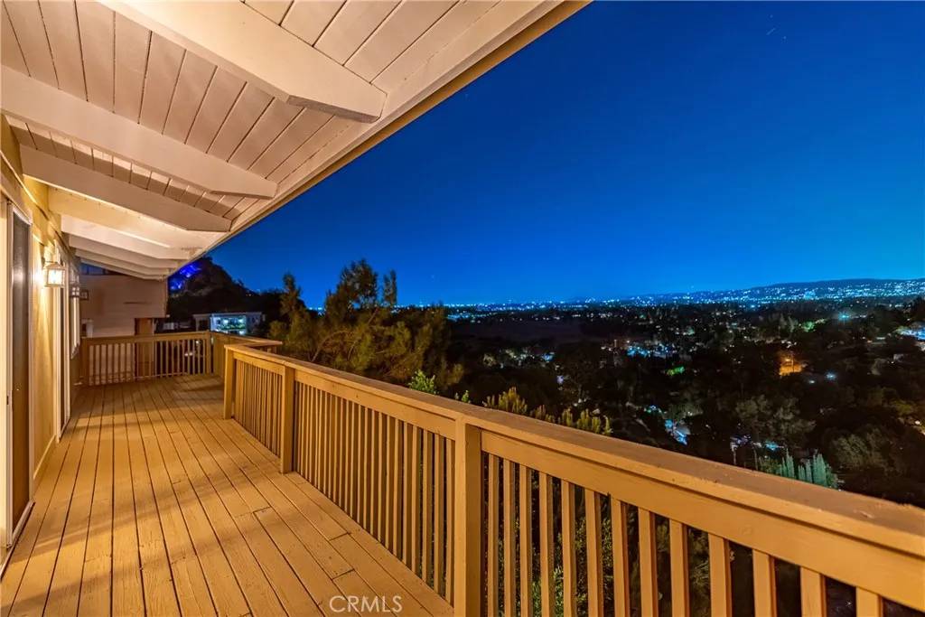 West Hills, CA 91304,8462 HILLCROFT Drive