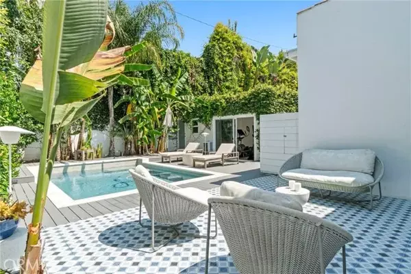 West Hollywood, CA 90069,9051 Lloyd Place