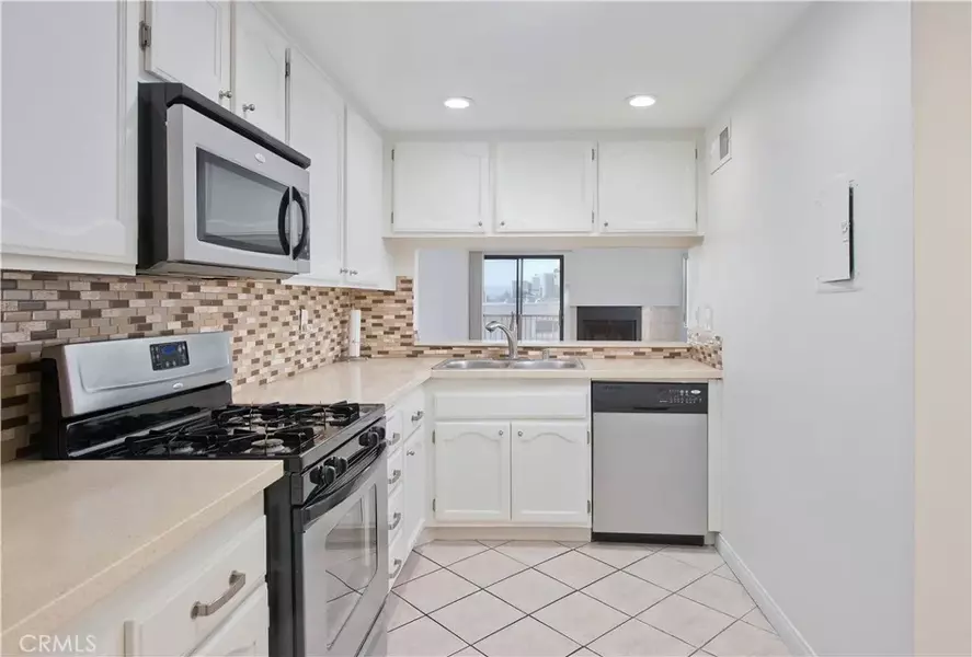 21040 Parthenia Street #26, Canoga Park, CA 91304