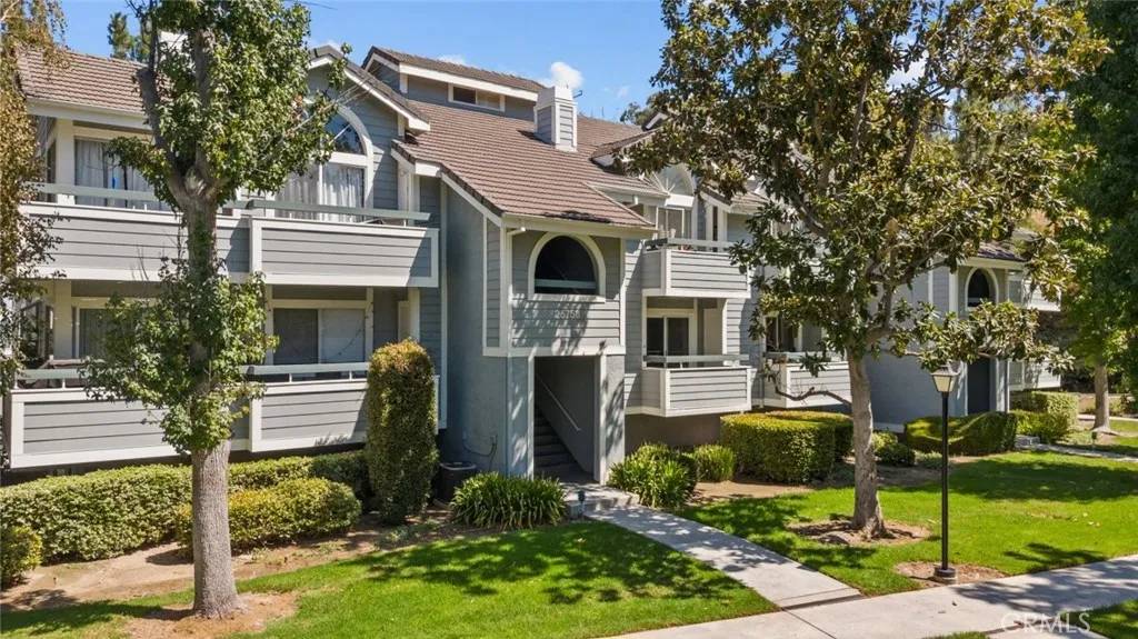 26758 Claudette Street #427, Canyon Country, CA 91351