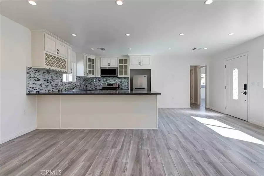 8812 Laurel Canyon Boulevard, Sun Valley, CA 91352