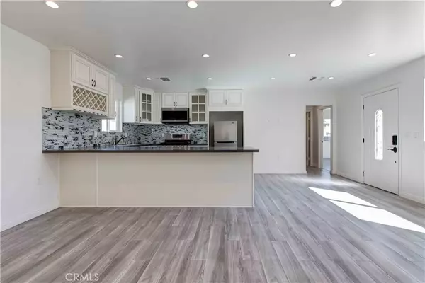 8812 Laurel Canyon Boulevard, Sun Valley, CA 91352