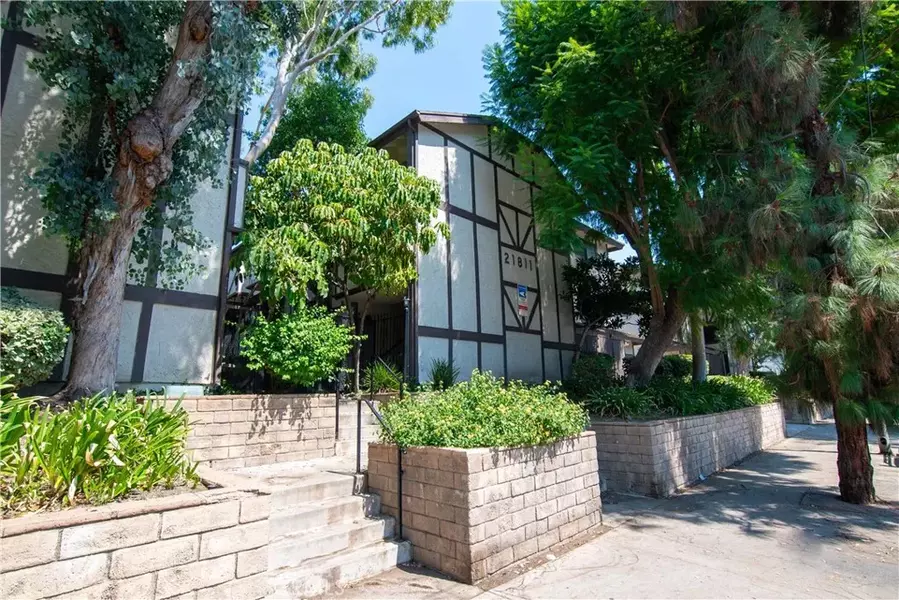 21811 Saticoy Street #18, Canoga Park, CA 91304