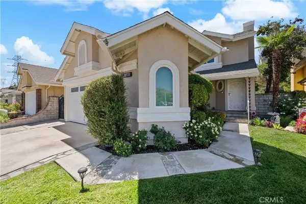 Saugus, CA 91390,28551 Avocado Place