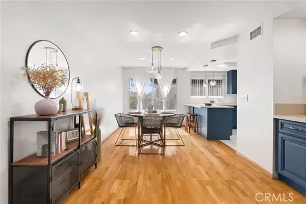 7038 De Celis Place #18, Lake Balboa, CA 91406