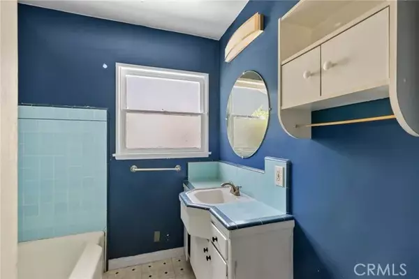 Lake Balboa, CA 91406,17335 Hamlin Street