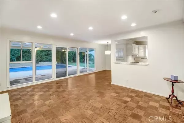 Van Nuys, CA 91406,6449 Graves Avenue