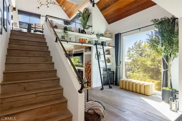 Los Angeles, CA 90068,2547 Canyon Oak Drive