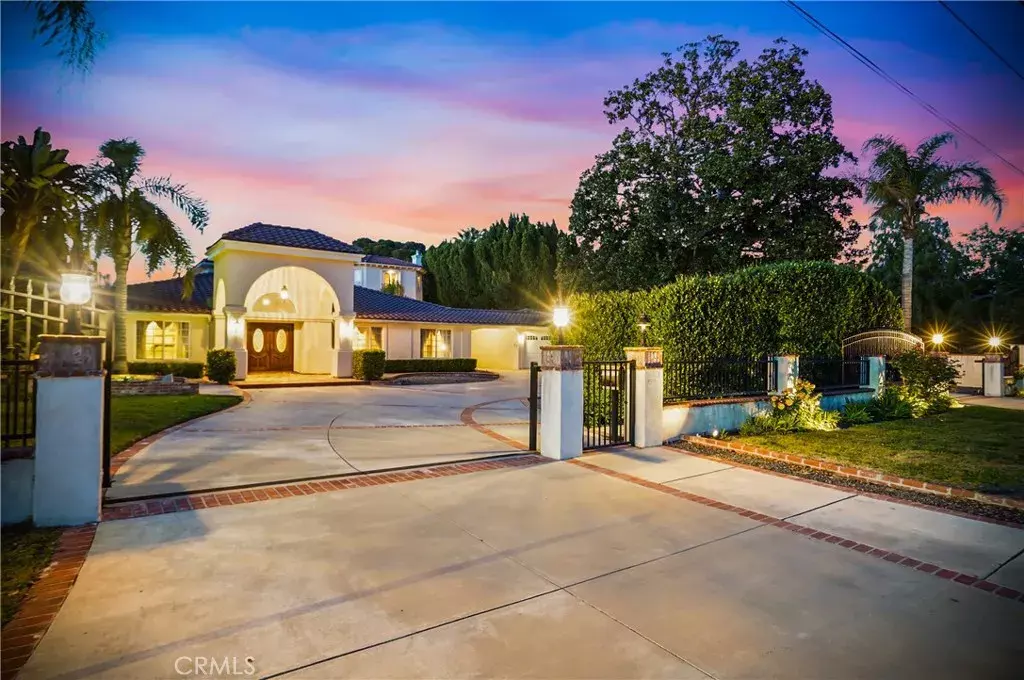 Toluca Lake, CA 91602,10655 Camarillo Street