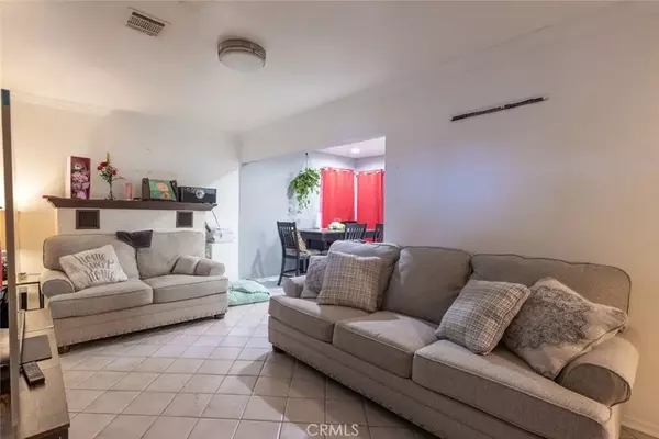 Canoga Park, CA 91303,22113 Cantlay Street