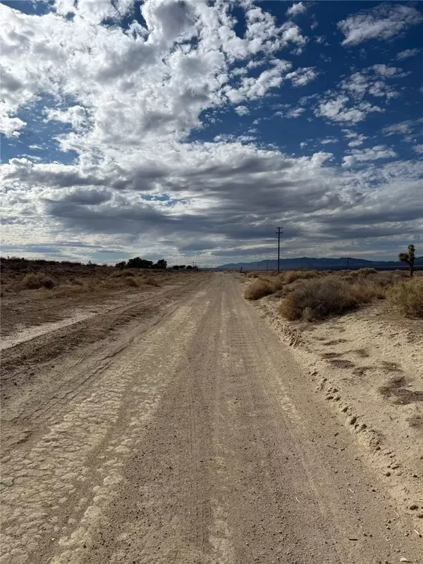 Rosamond, CA 93560,85 th Street W