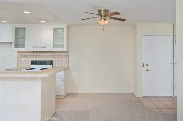 Valencia, CA 91355,23515 Lyons Avenue #228