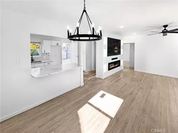 Van Nuys, CA 91406,6921 Encino Avenue