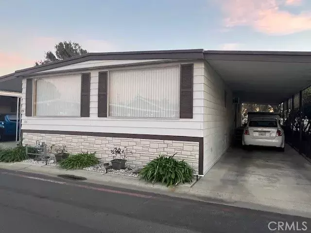 8811 Canoga #106, Canoga Park, CA 91304