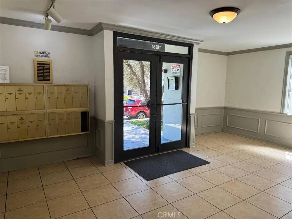 11951 Mayfield Avenue #203, Los Angeles, CA 90049