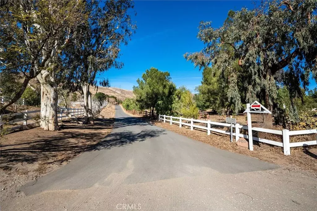 Agua Dulce, CA 91390,9455 Hierba Road