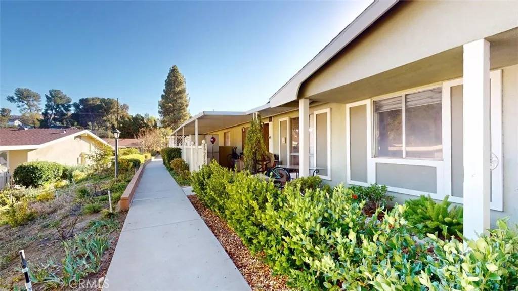 19218 Avenue Of The Oaks #B, Newhall, CA 91321