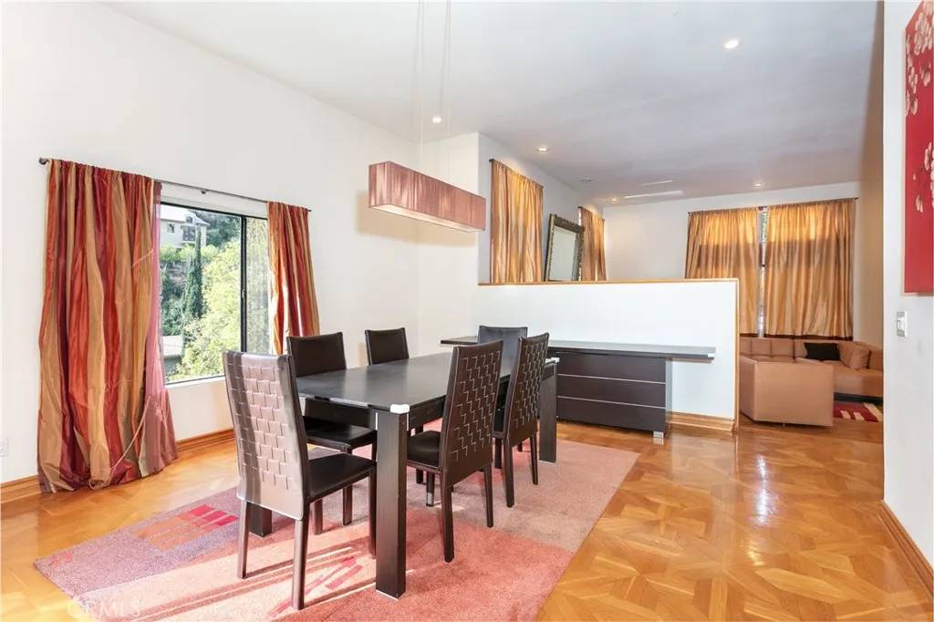 Studio City, CA 91604,3965 Alta Mesa