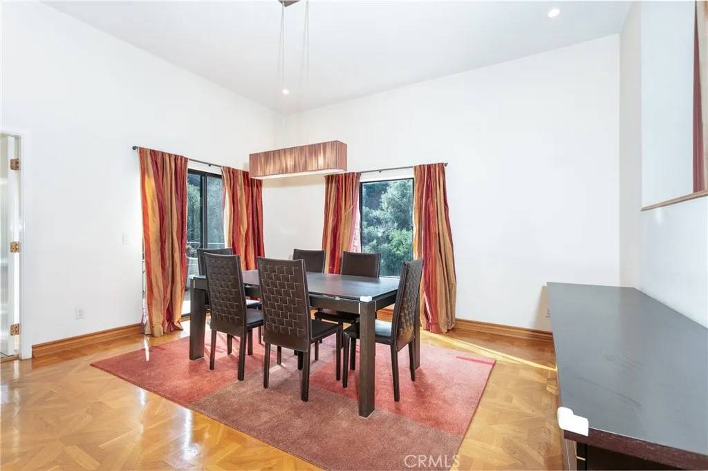 Studio City, CA 91604,3965 Alta Mesa