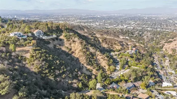 Sherman Oaks, CA 91423,3277 Longridge Terrace