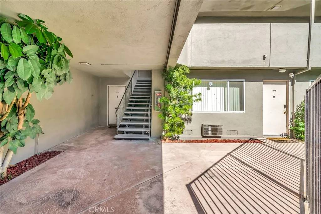 Van Nuys, CA 91406,6911 Haskell Avenue