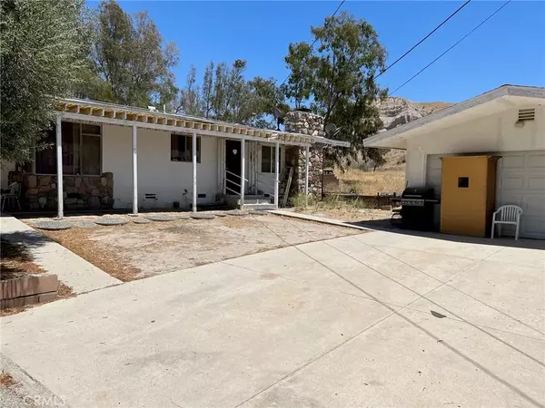 Canyon Country, CA 91390,15840 Sierra Highway