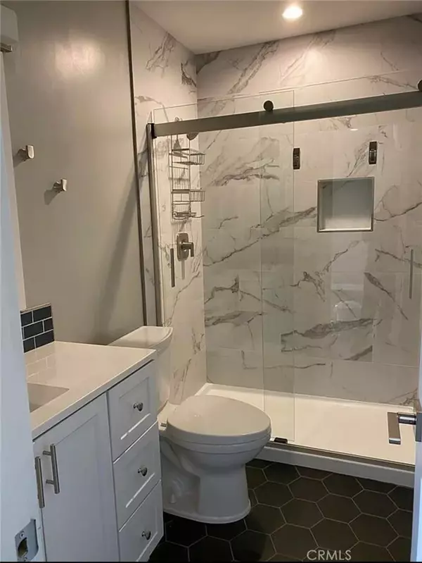 Valencia, CA 91355,23515 Lyons Avenue #S15