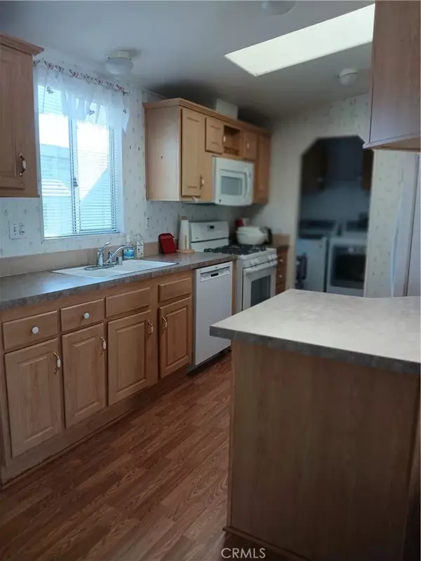 Northridge, CA 91324,28 Dover