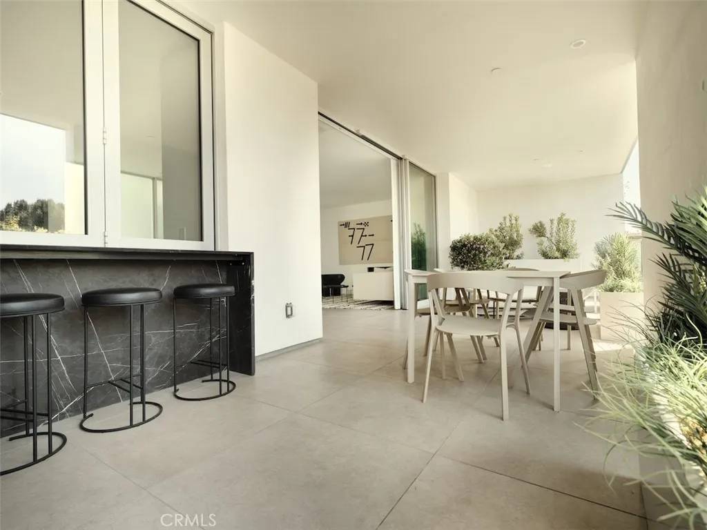 West Hollywood, CA 90069,838 N Kings Road #204
