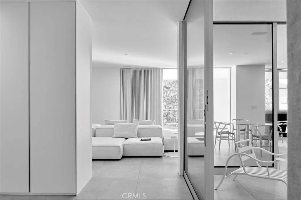 West Hollywood, CA 90069,838 N Kings Road #204