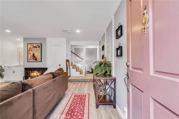 Tarzana, CA 91356,18631 Collins Street #32